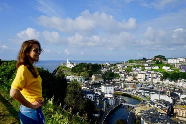 Vistas de la Villa Blanca, Luarca, de la Costa Verde.