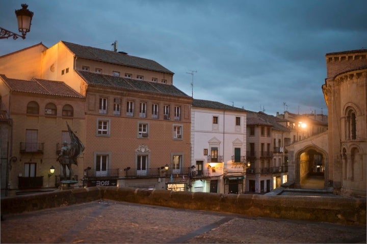 La plaza de las Sirenas que esconde sombras misteriosas.