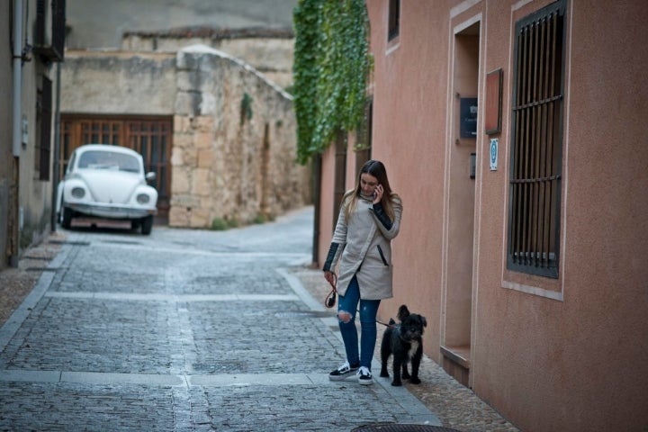 Casa Villena se encuentra justo al pie de El Alcázar.