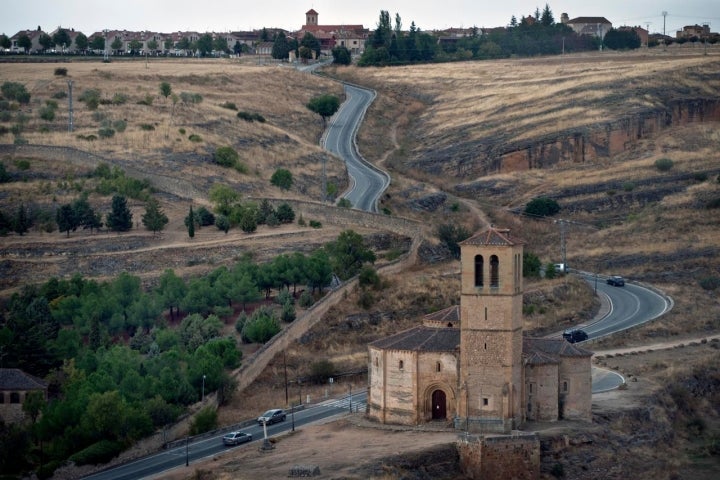 La Vera Cruz de los templarios con Zamarramala al fondo.