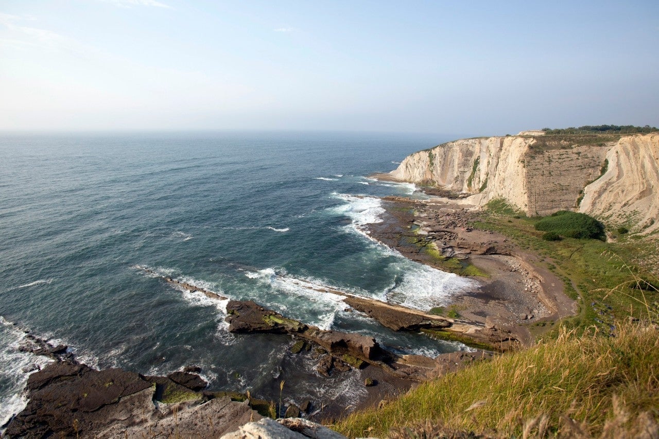 A la conquista del 'flysch' de Getxo por tierra, mar y aire