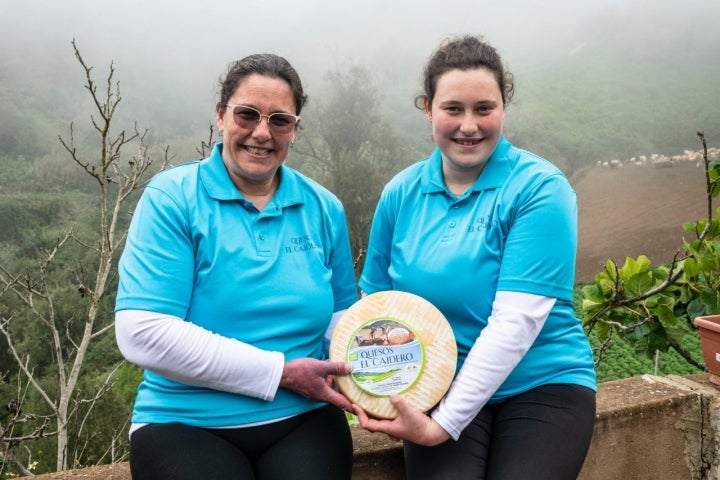 Yolanda y su hija, de la quesería El Caidero