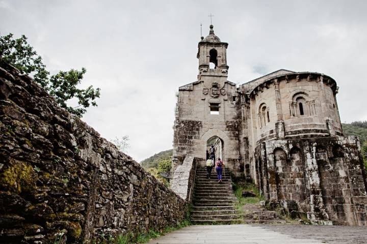 El Monasterio de Caaveiro, en lo alto de la Fragua.