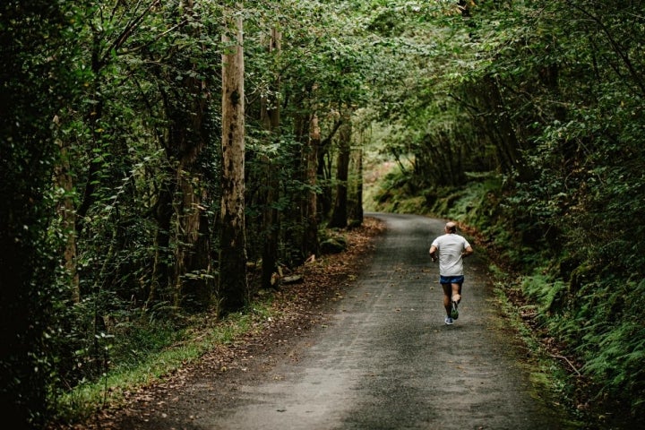 El runner de las Fragas, recorriendo el Camiño dos Encomendeiros.