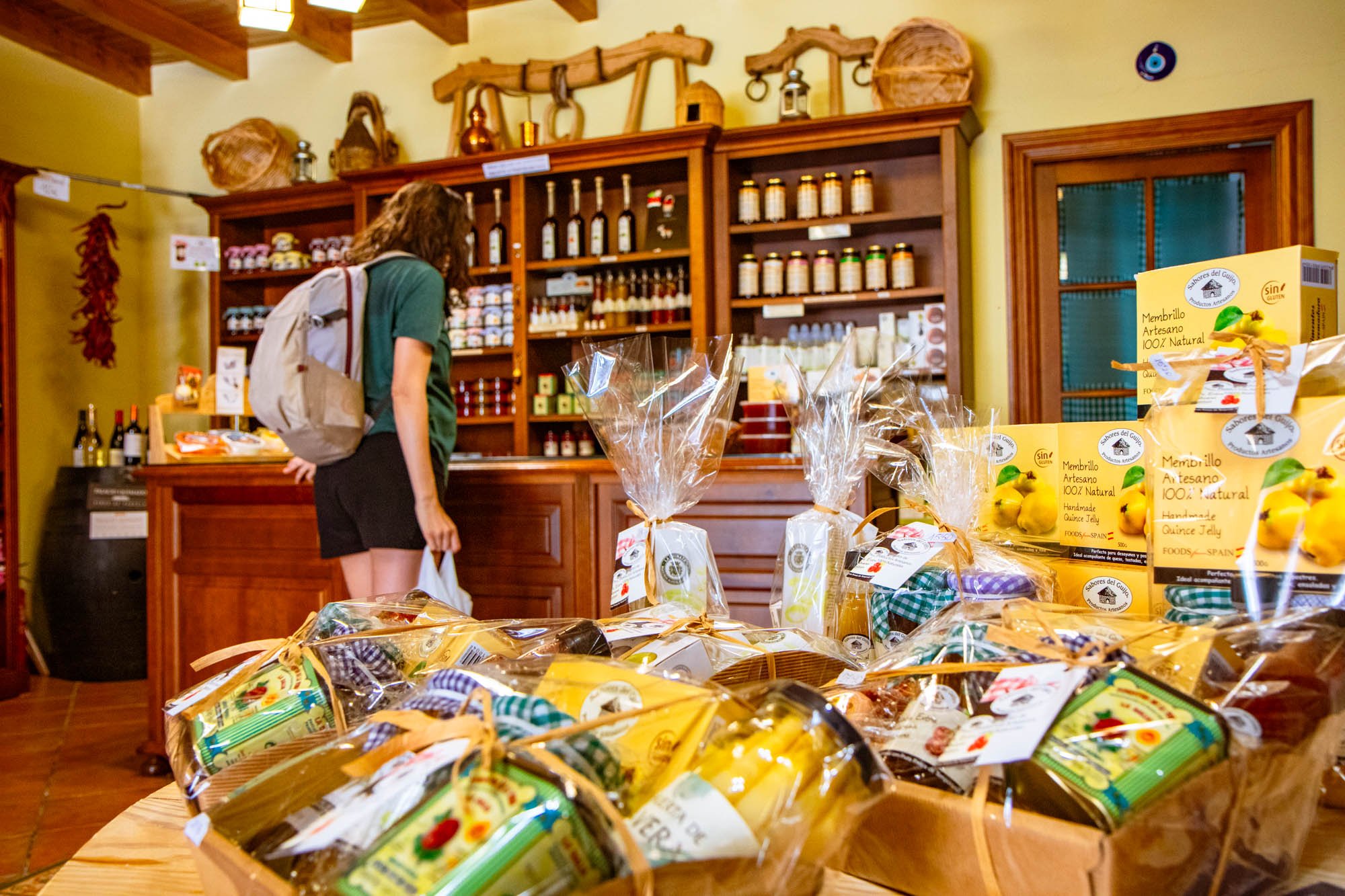 La tienda de Sabores del Guijo ofrece productos típicos de esta tierra.