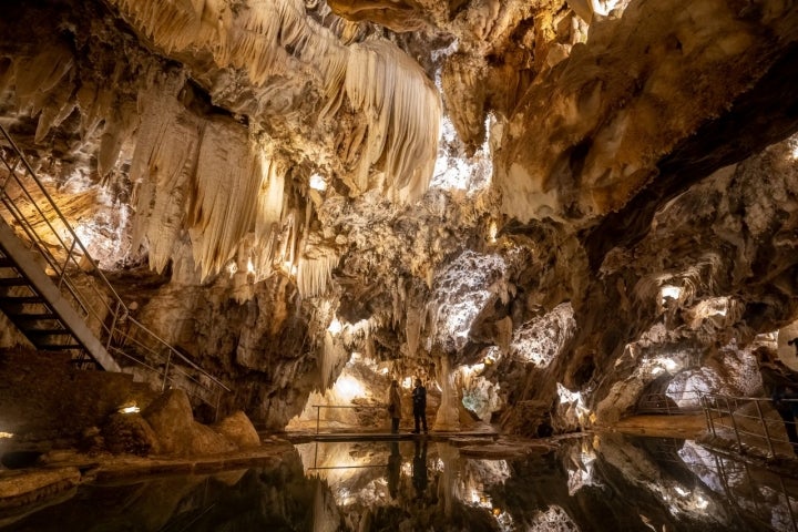 Miles de visitantes se han dejado fascinar por la Gruta de las Maravillas durante más de 100 años.