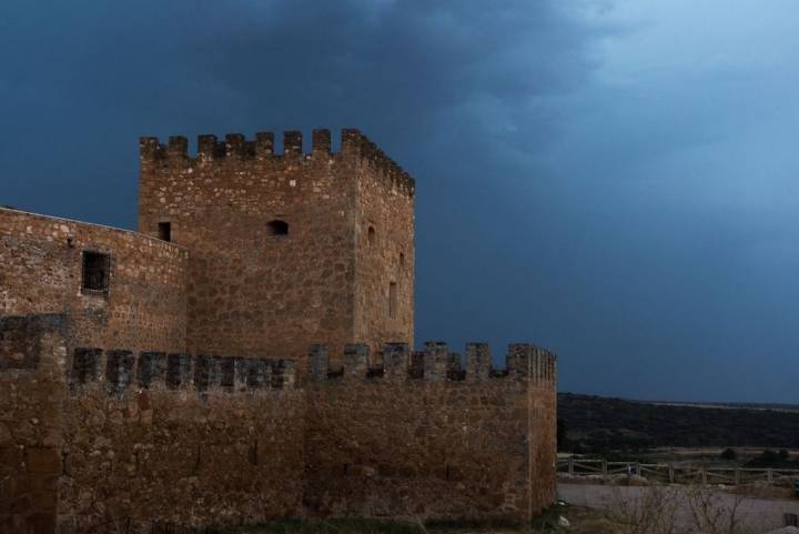 El Castillo de Peñarroya fue una fortaleza construida para controlar el territorio (repoblaciones, impuestos...).