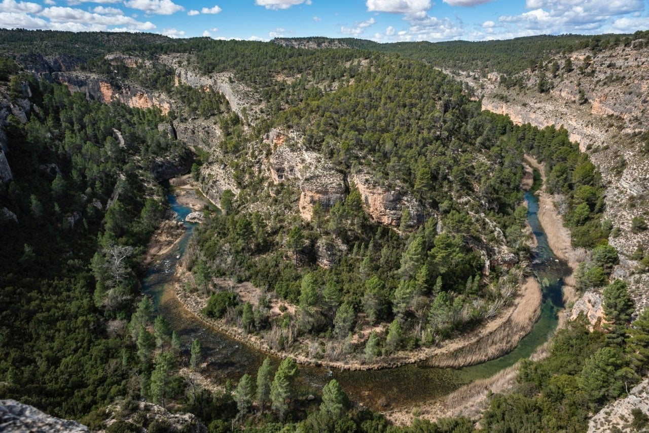 El río turquesa que esculpió el paisaje