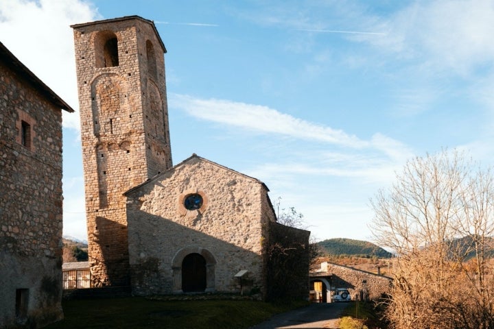 Torre inclinada de Santa Eugènia de Nerellà en la Cerdanya.