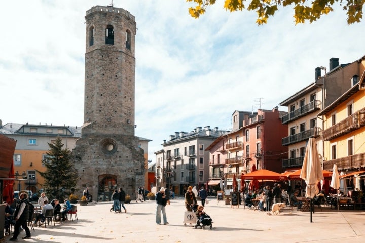 Campanario de la antigua iglesia de Santa Maria en la Cerdanya.