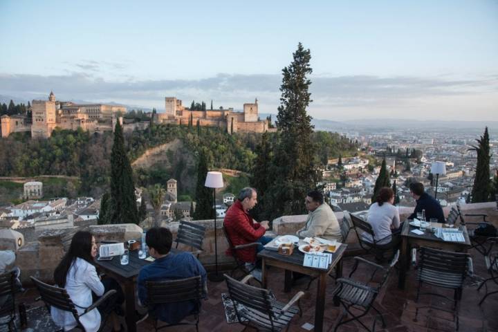 La Alhambra desde el Albaicín al atardecer