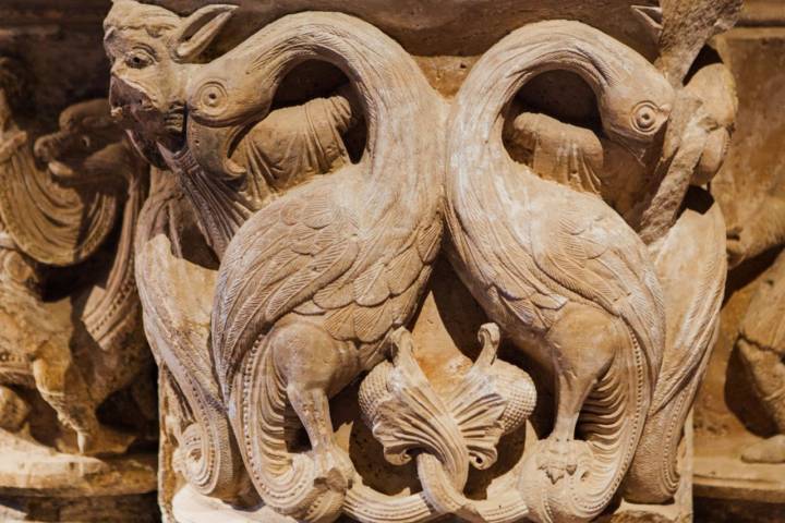 La Seu Vella: detalle escultórico de los capiteles de la catedral