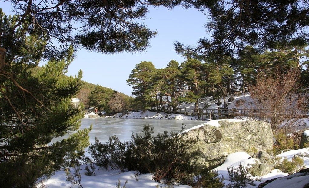 Vistas de la Laguna Negra en invierno