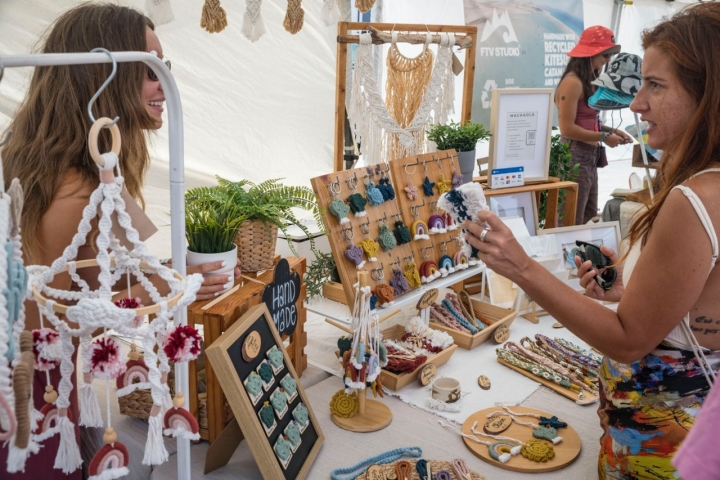 Puesto del Mercado Artesano en Lajares (Fuerteventura).