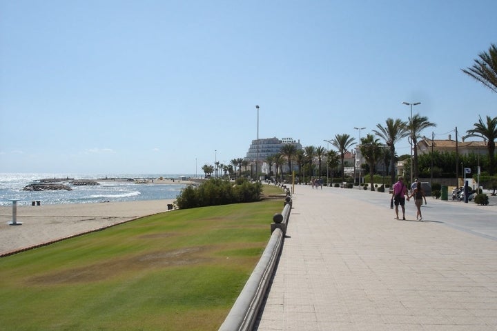 El paseo marítimo de Terramar obliga a un paseo al atardecer. Foto: Julian Walker (Flickr | CC)