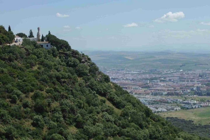 Vistas del Sagrado Corazón desde la Carretera de Las Ermitas con la ciudad de Córdoba a los pies.