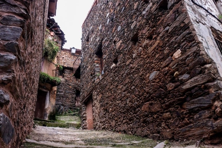 La arquitectura tradicional de Las Hurdes se convirtió en otro estereotipo de esa leyenda negra.