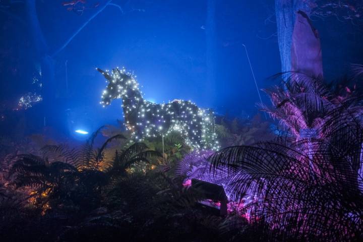 Unicornio de luces en la exposición Naturaleza Encendida del Jardín Botánico