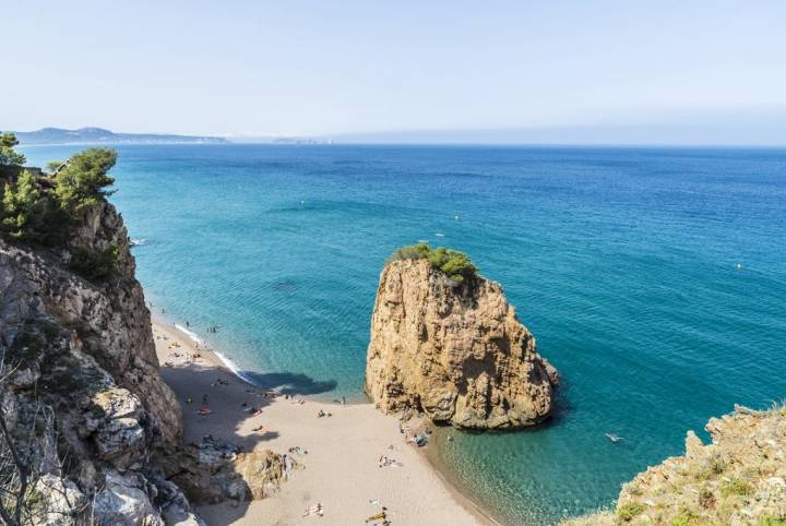 Illa Roja (Girona), playa naturista de renombre internacional. Foto: J2R, Shutterstock.com.