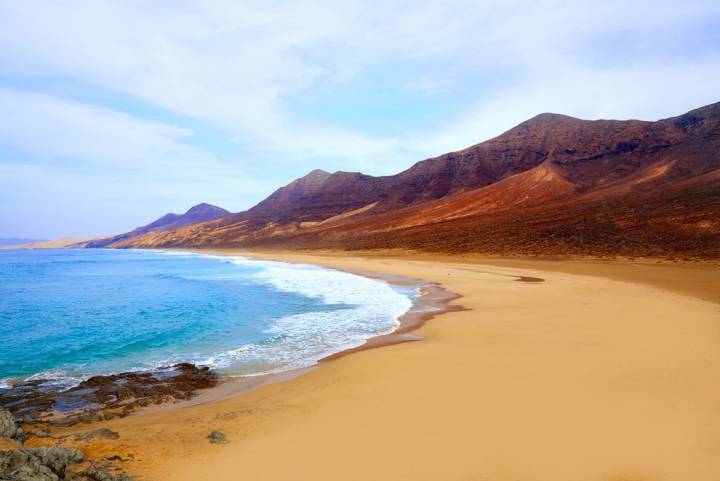 Cofete (Fuerteventura), la playa naturista más grande de España.