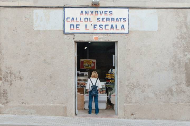 Anchoas de L'Escala: entrada de la tienda 'Callol Serrats'