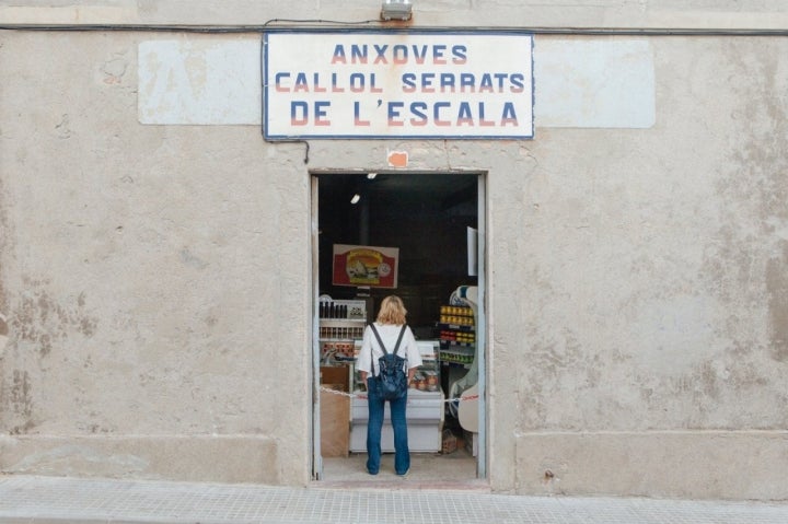 Anchoas de L'Escala: entrada de la tienda 'Callol Serrats'