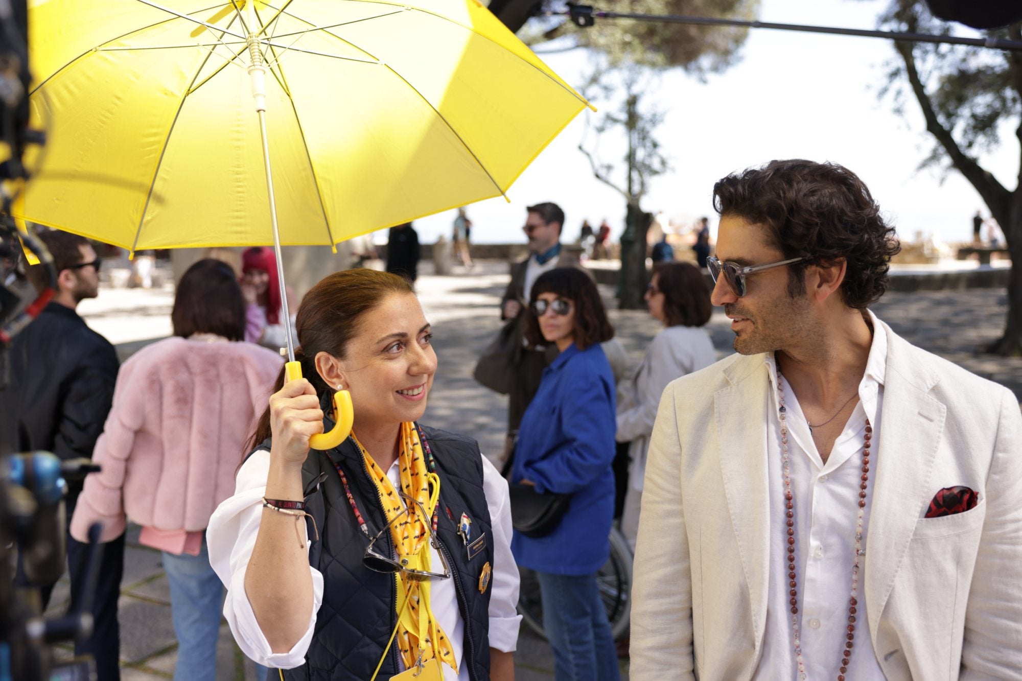 Carmen Ruiz y Alex García, en un momento de la serie Si es martes, es asesinato.