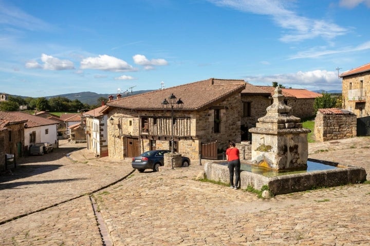 La otra fuente que da el murmullo de vida a la calle Mayor.