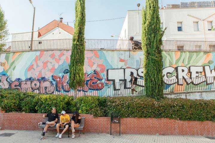 Calle del Matadero. Mural de Boa Mistura pisado por 'writers'.