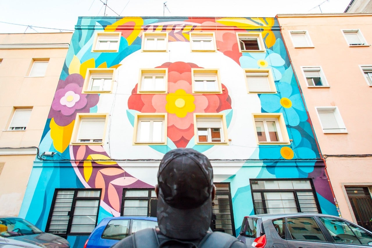 Un homenaje a los balcones y a la 'nueva florecida normalidad'.