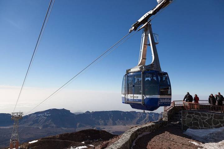 Para los menos deportistas, un teleférico te acerca hasta el pico del Teide. Foto: shutterstock.