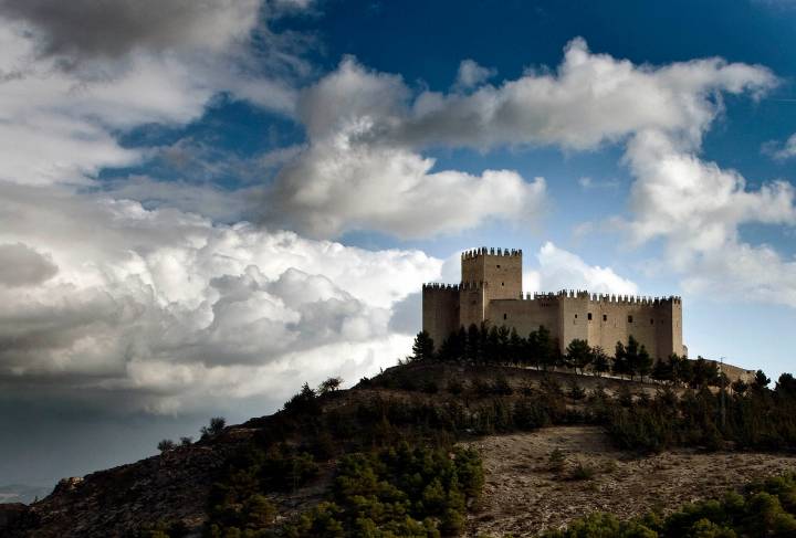 Este castillo es el máximo exponente del arte militar renacentista de los castillos de Almería.