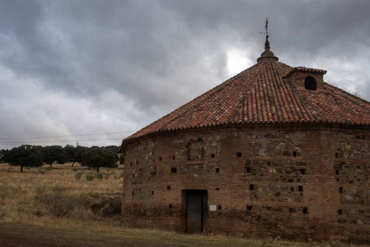 El baritel de la mina de la Concepción, un edificio que rezuma historia.