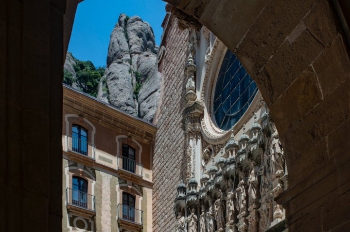 Monasterio de Montserrrat: atrio del Abad Argerich