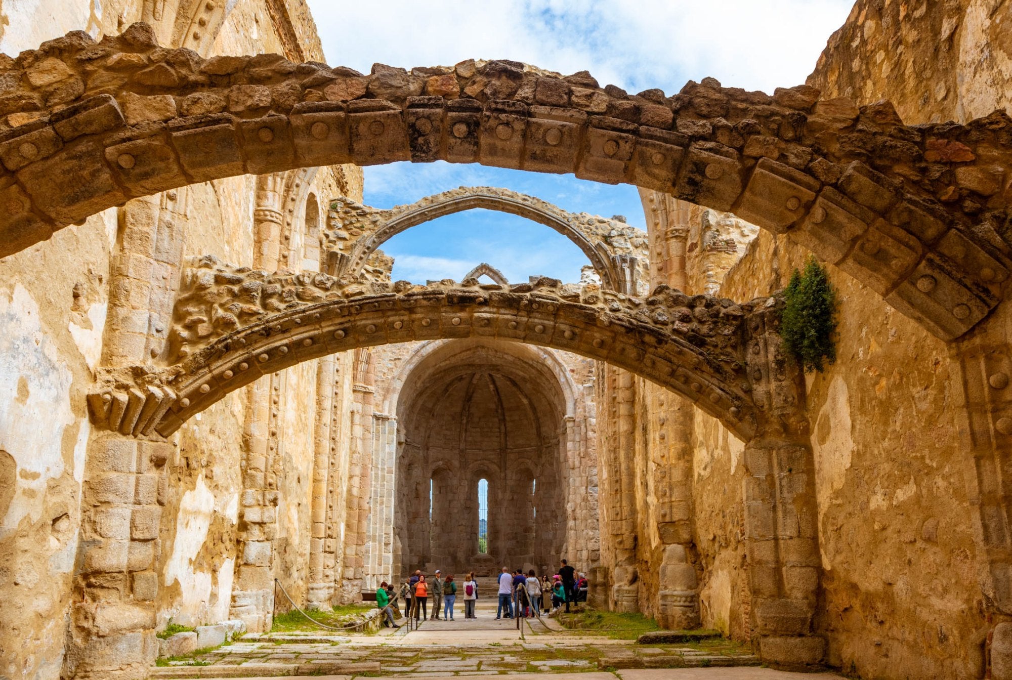 Restos de la iglesia románico-gótica del Monasterio de Pelayos de la Presa (Madrid)