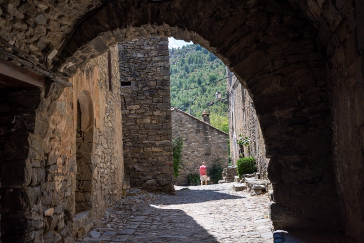Las visitas guiadas recorren el pueblo hasta llegar a Santa María de Baldós.