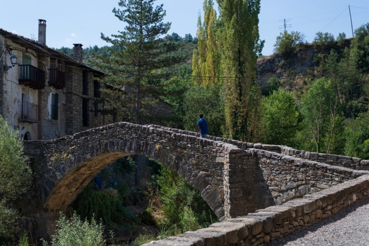 Cruzar el puente de Montañana es una invitación a viajar en el tiempo.
