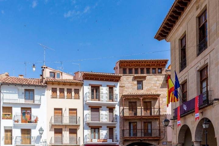 Visitar Mora de Rubielos es un viaje en el tiempo desde su Plaza Mayor.