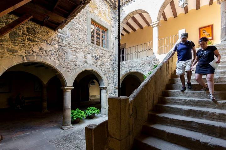 No se puede abandonar Rubielos sin perderse entre los pasillos del Palacio de Villasegura.
