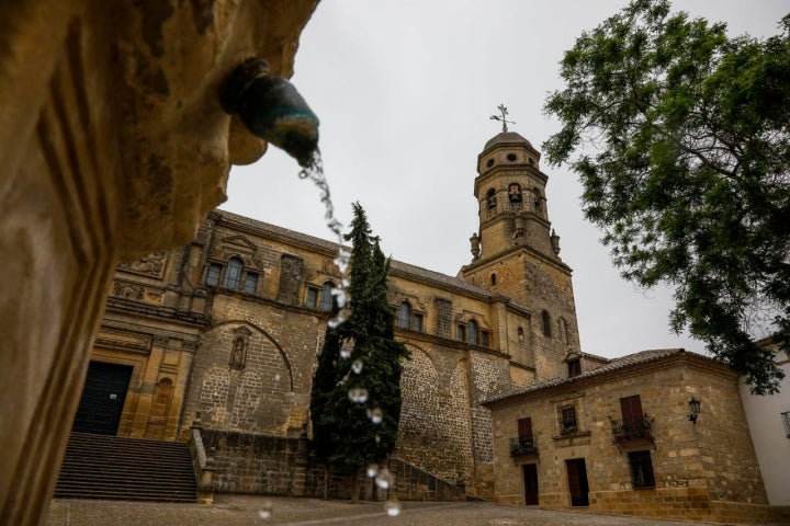 La plaza de Santa María es una buena muestra del Renacimiento monumental de la ciudad.