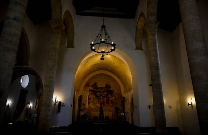 interior iglesia santa cruz baeza