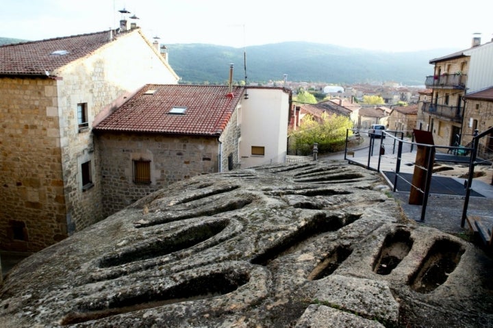 Necrópolis en el centro del pueblo de Remugiel de la Sierra (Burgos)