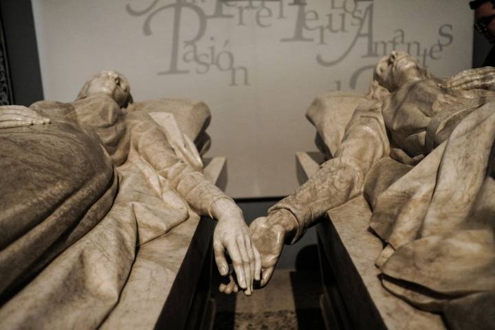 Esculturas bajo las que reposan los restos de los Amantes de Teruel