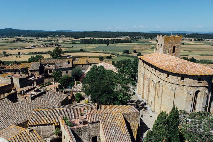 Panorámica aérea del municipio desde lo alto de la Torre de las Horas, el único resto del antiguo castillo.