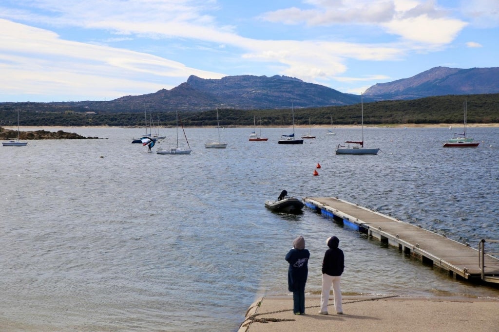 El Atazar, un recorrido anfibio por el mayor pantano de Madrid