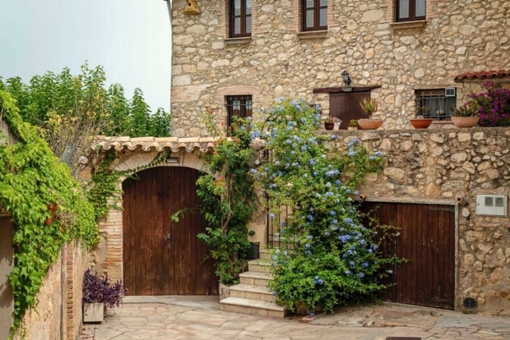 Pantano de Foix (Barcelona): calles del pueblo de Castellet i la Gornal