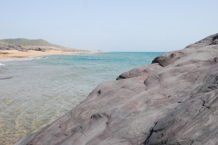 Apetece bañarse en estas aguas cristalinas y cálidas del Mediterráneo.