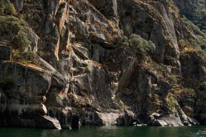 Ladera rocosa sobre el Sil