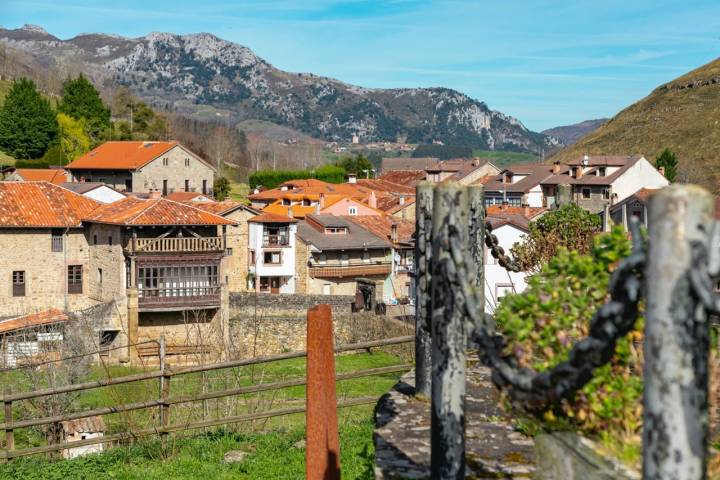 Vistas del pueblo de Cosío (Cantabria)