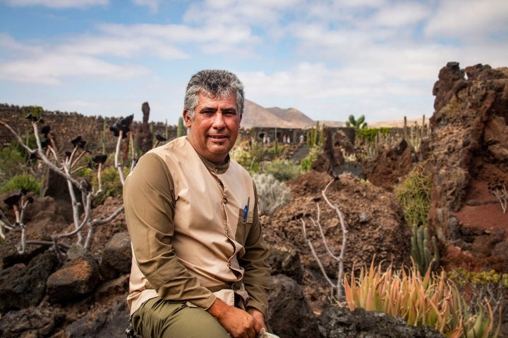 Antonio Martín es el responsable del bienestar de todas las plantas de este jardín.